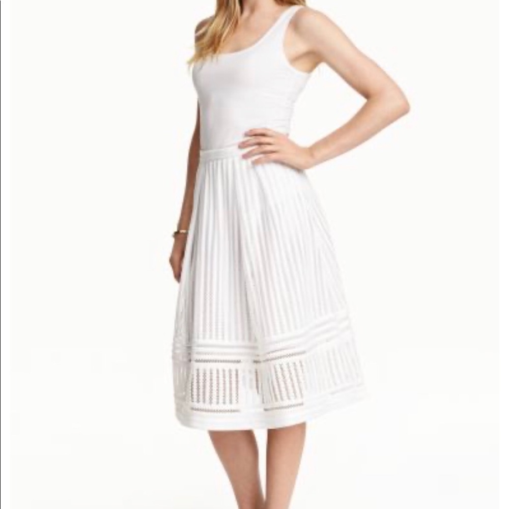 H&M WHITE PATTERNED SKIRT